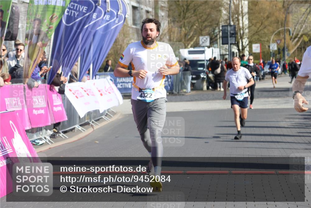 12.04.2026 - 45. Internationalen Wilhelmsburger Insellauf Strokosch-Dieckow http://msf.ph/oto/9452084 12.04.2026 10:33:25 Ziel 5623, 3708, 4322, 3327 meine-sportfotos.de