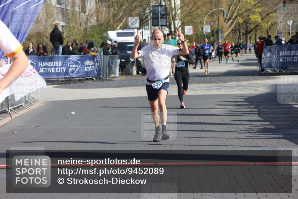12.04.2026 - 45. Internationalen Wilhelmsburger Insellauf Strokosch-Dieckow http://msf.ph/oto/9452089 12.04.2026 10:33:27 Ziel 3708, 4322, 3327 meine-sportfotos.de