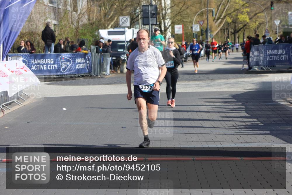 12.04.2026 - 45. Internationalen Wilhelmsburger Insellauf Strokosch-Dieckow http://msf.ph/oto/9452105 12.04.2026 10:33:27 Ziel 3708, 4322, 3327 meine-sportfotos.de