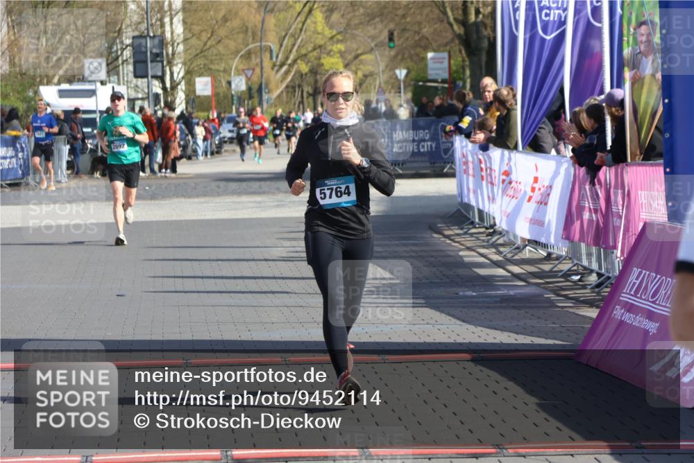 12.04.2026 - 45. Internationalen Wilhelmsburger Insellauf Strokosch-Dieckow http://msf.ph/oto/9452114 12.04.2026 10:33:32 Ziel 3327, 5764 meine-sportfotos.de