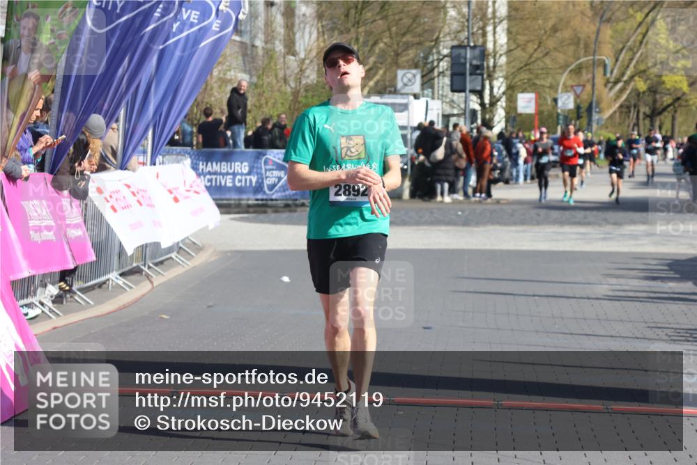 12.04.2026 - 45. Internationalen Wilhelmsburger Insellauf Strokosch-Dieckow http://msf.ph/oto/9452119 12.04.2026 10:33:37 Ziel 2892 meine-sportfotos.de