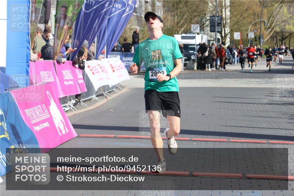 12.04.2026 - 45. Internationalen Wilhelmsburger Insellauf Strokosch-Dieckow http://msf.ph/oto/9452135 12.04.2026 10:33:37 Ziel 2892 meine-sportfotos.de