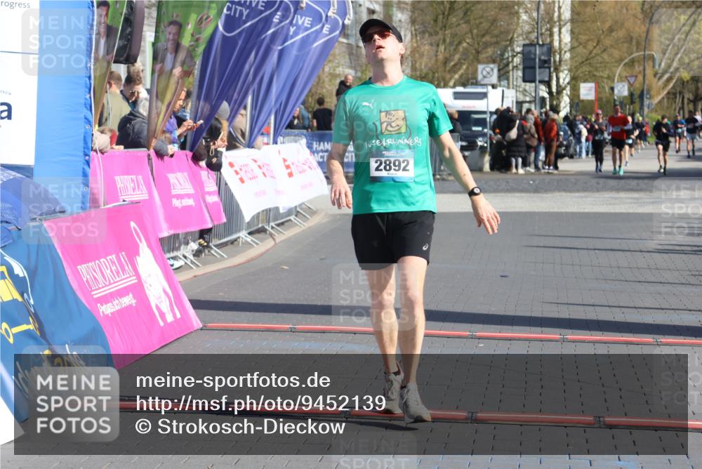 12.04.2026 - 45. Internationalen Wilhelmsburger Insellauf Strokosch-Dieckow http://msf.ph/oto/9452139 12.04.2026 10:33:38 Ziel 2892 meine-sportfotos.de