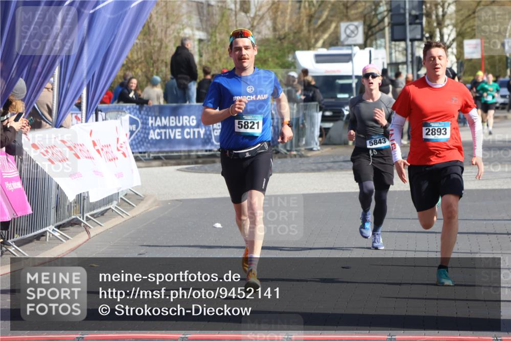 12.04.2026 - 45. Internationalen Wilhelmsburger Insellauf Strokosch-Dieckow http://msf.ph/oto/9452141 12.04.2026 10:33:49 Ziel 5821, 4738, 2893, 5843 meine-sportfotos.de