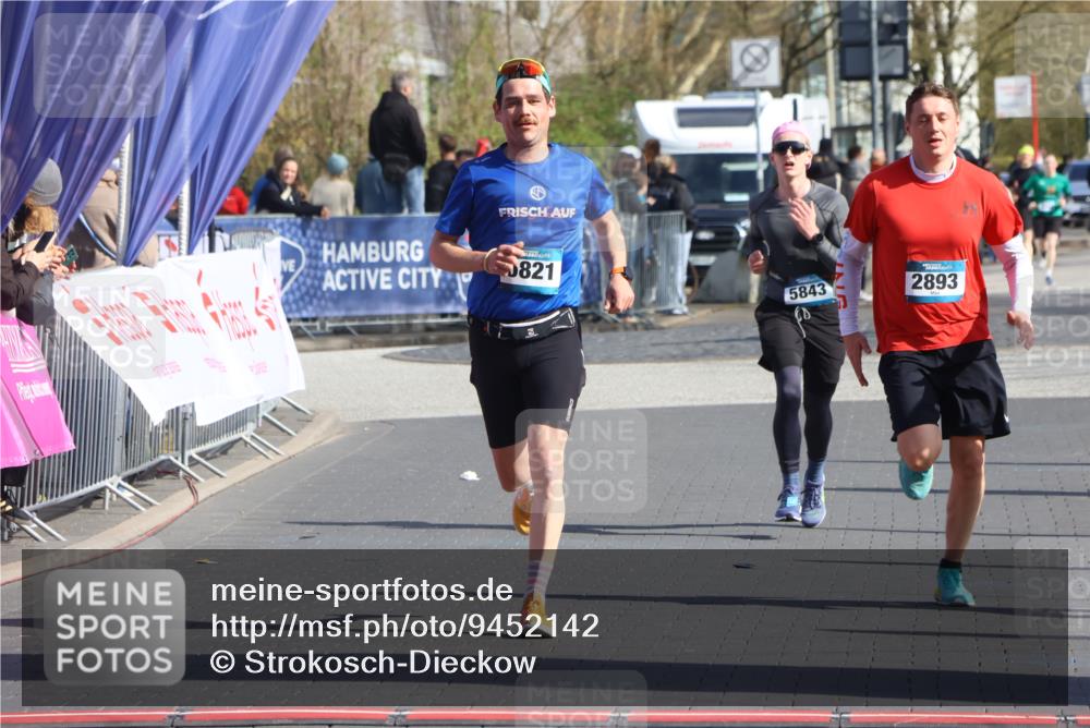 12.04.2026 - 45. Internationalen Wilhelmsburger Insellauf Strokosch-Dieckow http://msf.ph/oto/9452142 12.04.2026 10:33:49 Ziel 5821, 4738, 2893, 5843 meine-sportfotos.de