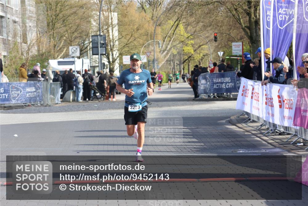 12.04.2026 - 45. Internationalen Wilhelmsburger Insellauf Strokosch-Dieckow http://msf.ph/oto/9452143 12.04.2026 10:21:55 Ziel 2253 meine-sportfotos.de
