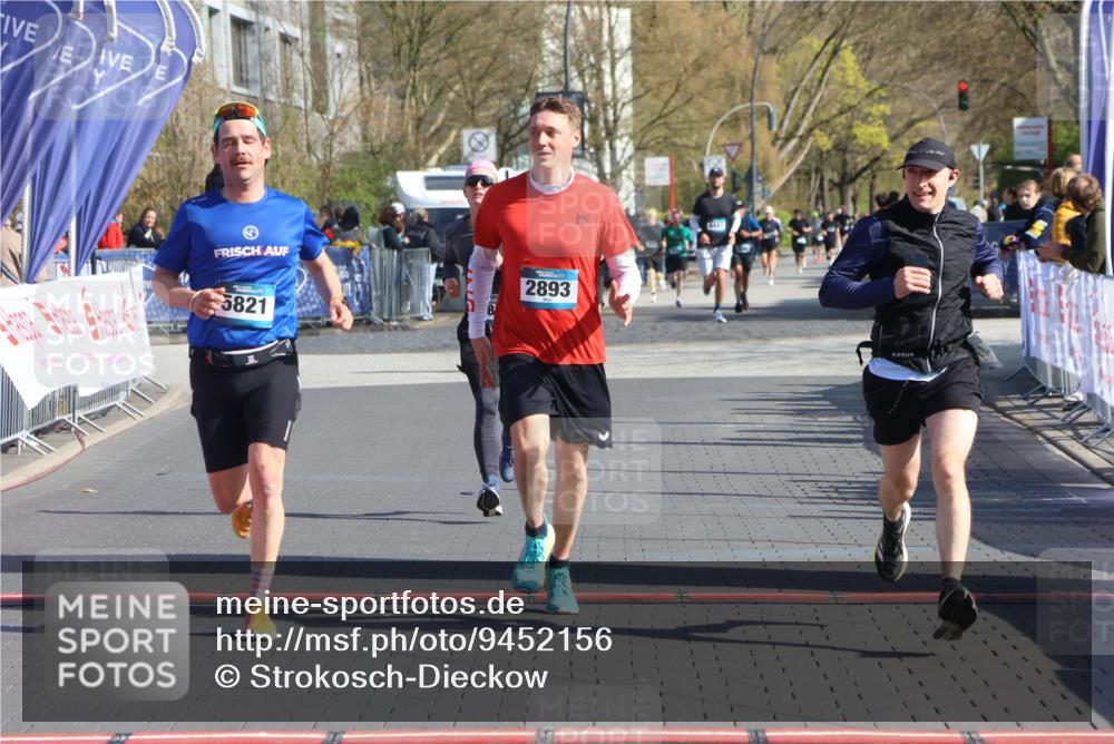 12.04.2026 - 45. Internationalen Wilhelmsburger Insellauf Strokosch-Dieckow http://msf.ph/oto/9452156 12.04.2026 10:33:50 Ziel 5821, 4738, 2893, 5843 meine-sportfotos.de