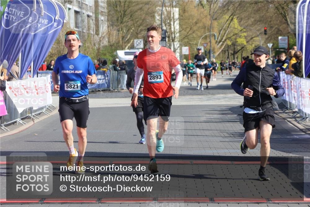 12.04.2026 - 45. Internationalen Wilhelmsburger Insellauf Strokosch-Dieckow http://msf.ph/oto/9452159 12.04.2026 10:33:50 Ziel 5821, 4738, 2893, 5843 meine-sportfotos.de
