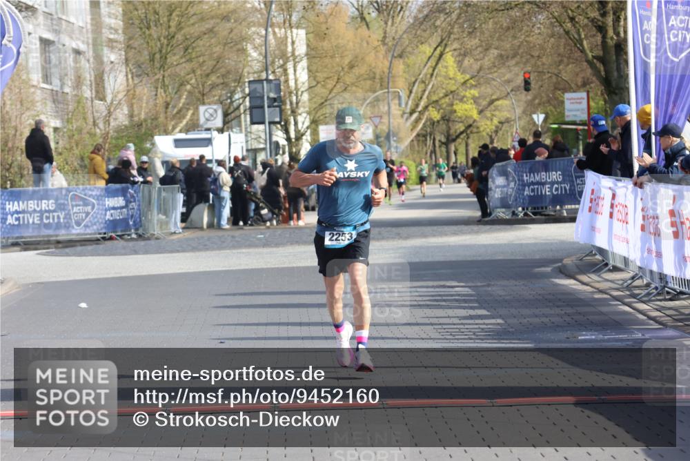 12.04.2026 - 45. Internationalen Wilhelmsburger Insellauf Strokosch-Dieckow http://msf.ph/oto/9452160 12.04.2026 10:21:55 Ziel 2253 meine-sportfotos.de