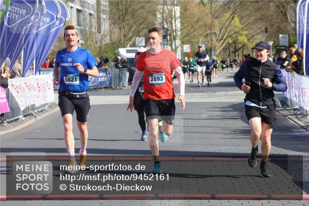 12.04.2026 - 45. Internationalen Wilhelmsburger Insellauf Strokosch-Dieckow http://msf.ph/oto/9452161 12.04.2026 10:33:51 Ziel 5821, 4738, 2893, 5843 meine-sportfotos.de