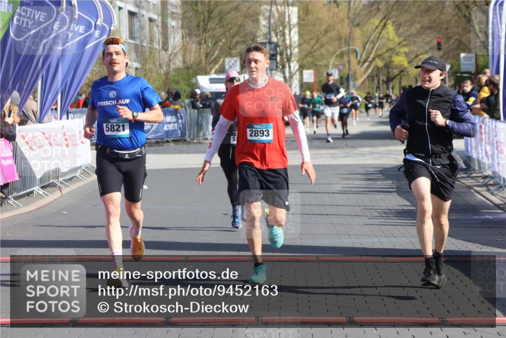 12.04.2026 - 45. Internationalen Wilhelmsburger Insellauf Strokosch-Dieckow http://msf.ph/oto/9452163 12.04.2026 10:33:51 Ziel 5821, 4738, 2893, 5843 meine-sportfotos.de