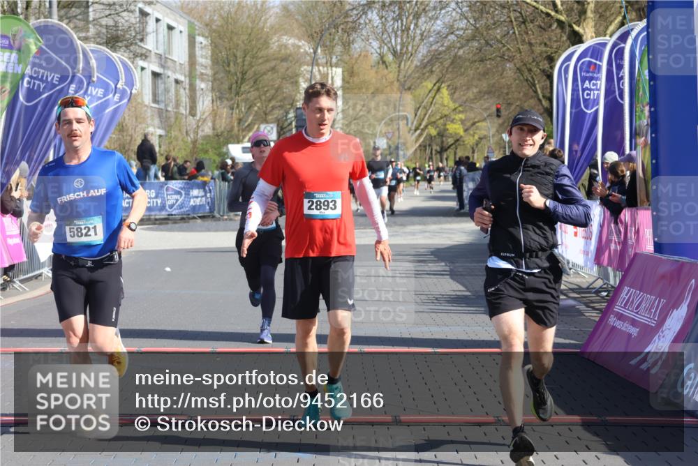 12.04.2026 - 45. Internationalen Wilhelmsburger Insellauf Strokosch-Dieckow http://msf.ph/oto/9452166 12.04.2026 10:33:51 Ziel 5821, 4738, 2893, 5843 meine-sportfotos.de