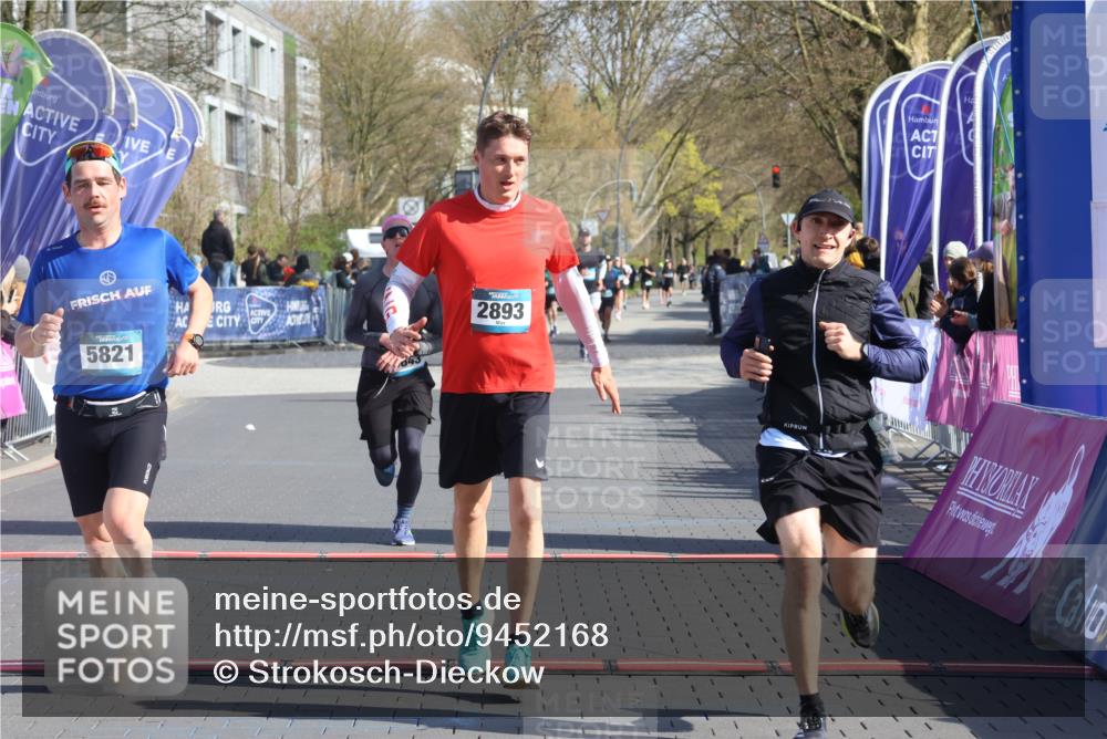 12.04.2026 - 45. Internationalen Wilhelmsburger Insellauf Strokosch-Dieckow http://msf.ph/oto/9452168 12.04.2026 10:33:52 Ziel 5821, 4738, 2893, 5843 meine-sportfotos.de