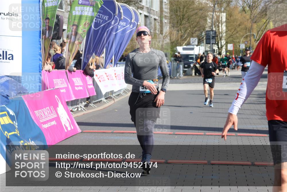 12.04.2026 - 45. Internationalen Wilhelmsburger Insellauf Strokosch-Dieckow http://msf.ph/oto/9452174 12.04.2026 10:33:54 Ziel 5821, 4738, 2893, 5843, 3447 meine-sportfotos.de