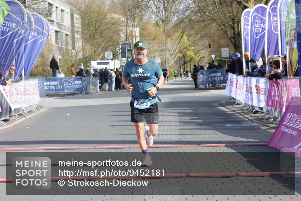 12.04.2026 - 45. Internationalen Wilhelmsburger Insellauf Strokosch-Dieckow http://msf.ph/oto/9452181 12.04.2026 10:21:57 Ziel 2253 meine-sportfotos.de