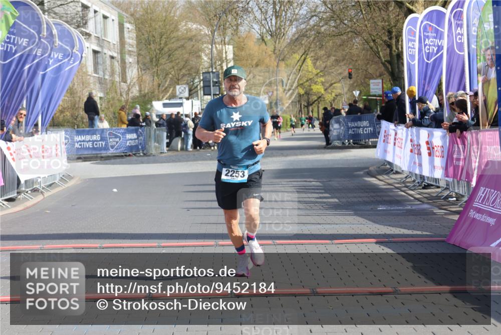 12.04.2026 - 45. Internationalen Wilhelmsburger Insellauf Strokosch-Dieckow http://msf.ph/oto/9452184 12.04.2026 10:21:57 Ziel 2253 meine-sportfotos.de