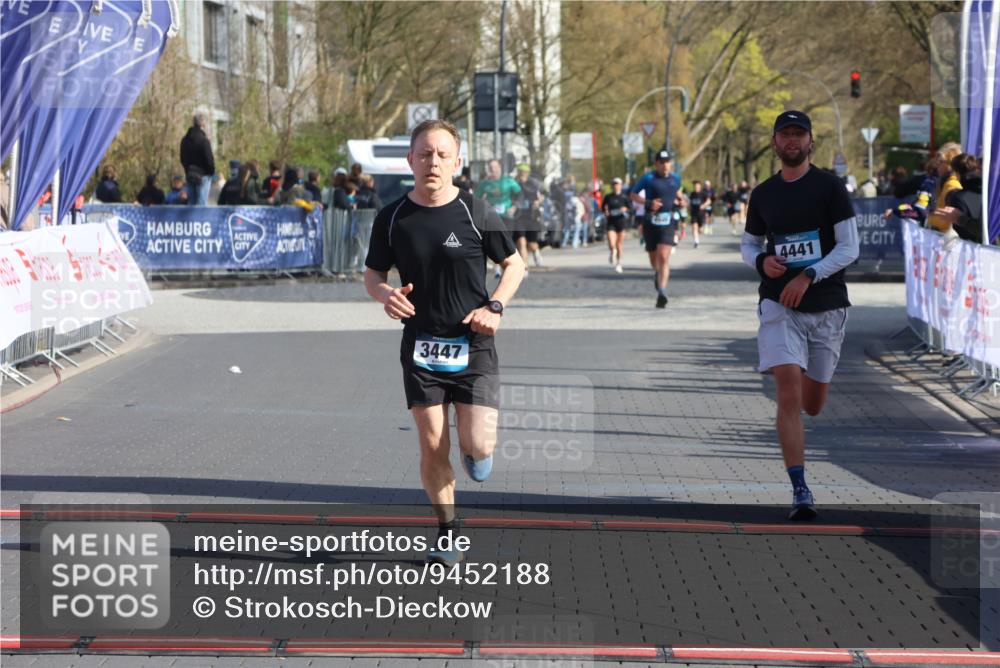 12.04.2026 - 45. Internationalen Wilhelmsburger Insellauf Strokosch-Dieckow http://msf.ph/oto/9452188 12.04.2026 10:33:57 Ziel 5843, 3447, 4441 meine-sportfotos.de