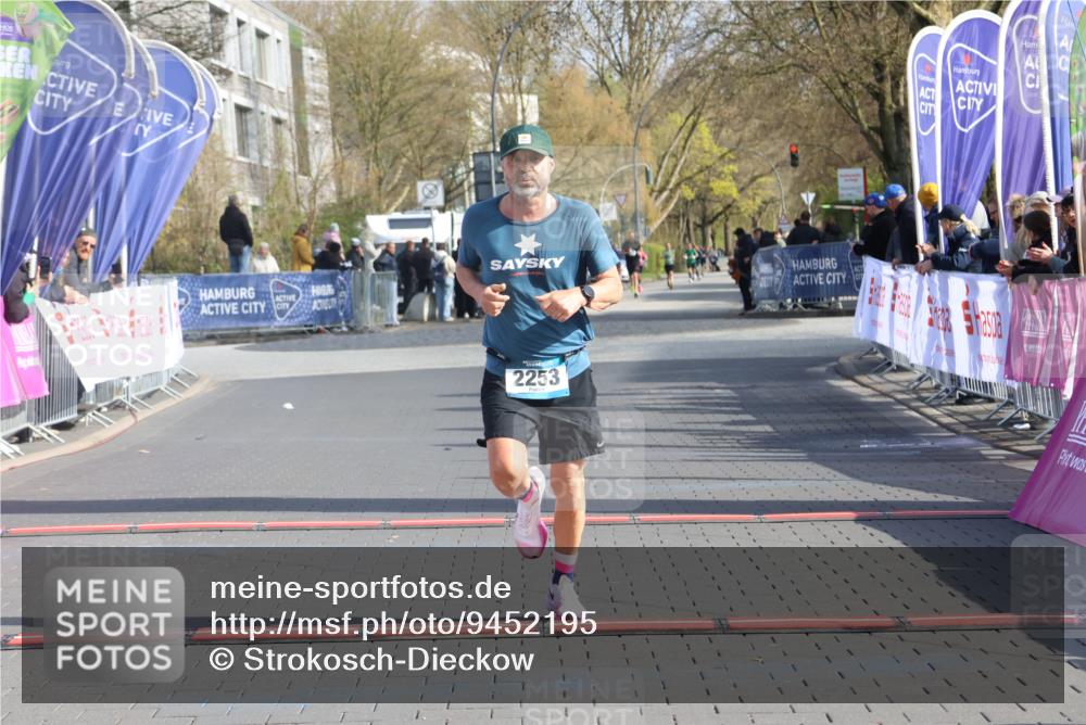 12.04.2026 - 45. Internationalen Wilhelmsburger Insellauf Strokosch-Dieckow http://msf.ph/oto/9452195 12.04.2026 10:21:57 Ziel 2253 meine-sportfotos.de