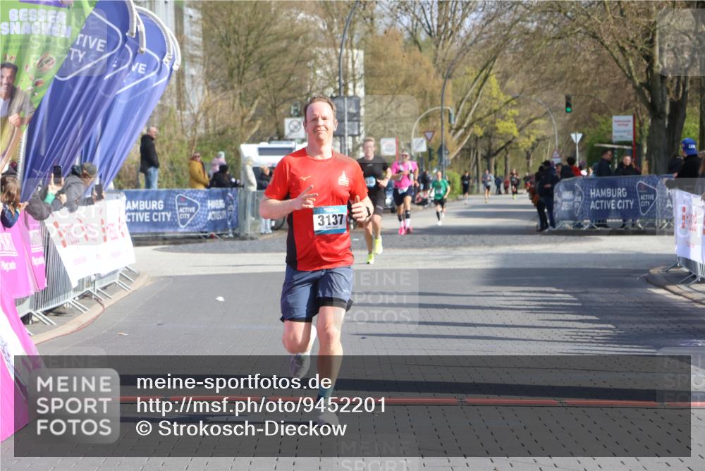 12.04.2026 - 45. Internationalen Wilhelmsburger Insellauf Strokosch-Dieckow http://msf.ph/oto/9452201 12.04.2026 10:22:12 Ziel 3137 meine-sportfotos.de
