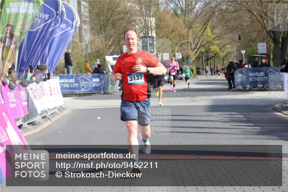 12.04.2026 - 45. Internationalen Wilhelmsburger Insellauf Strokosch-Dieckow http://msf.ph/oto/9452211 12.04.2026 10:22:12 Ziel 3137 meine-sportfotos.de
