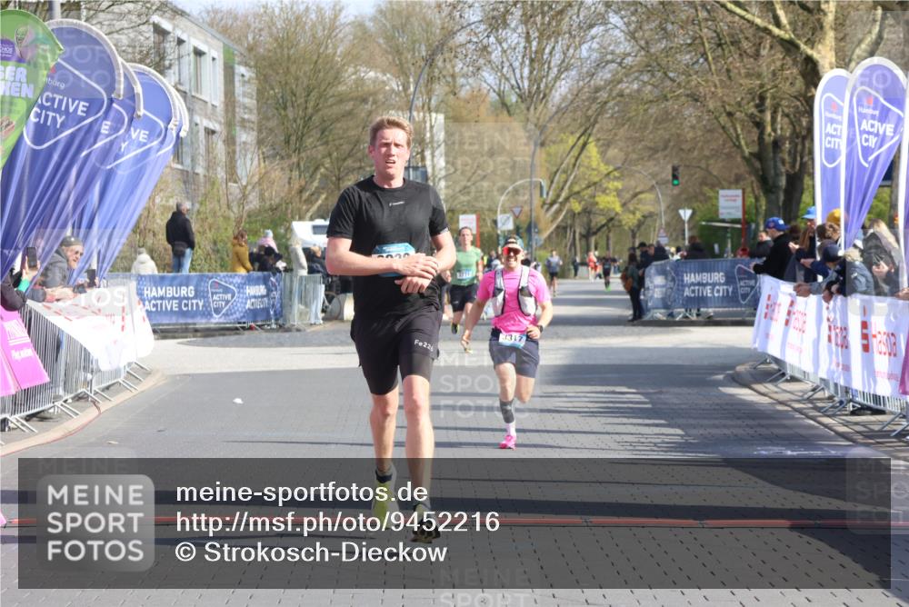 12.04.2026 - 45. Internationalen Wilhelmsburger Insellauf Strokosch-Dieckow http://msf.ph/oto/9452216 12.04.2026 10:22:18 Ziel 3930, 3317 meine-sportfotos.de