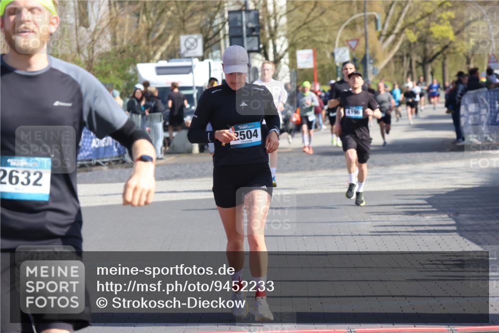 12.04.2026 - 45. Internationalen Wilhelmsburger Insellauf Strokosch-Dieckow http://msf.ph/oto/9452233 12.04.2026 10:34:12 Ziel 4043, 2632, 2504 meine-sportfotos.de