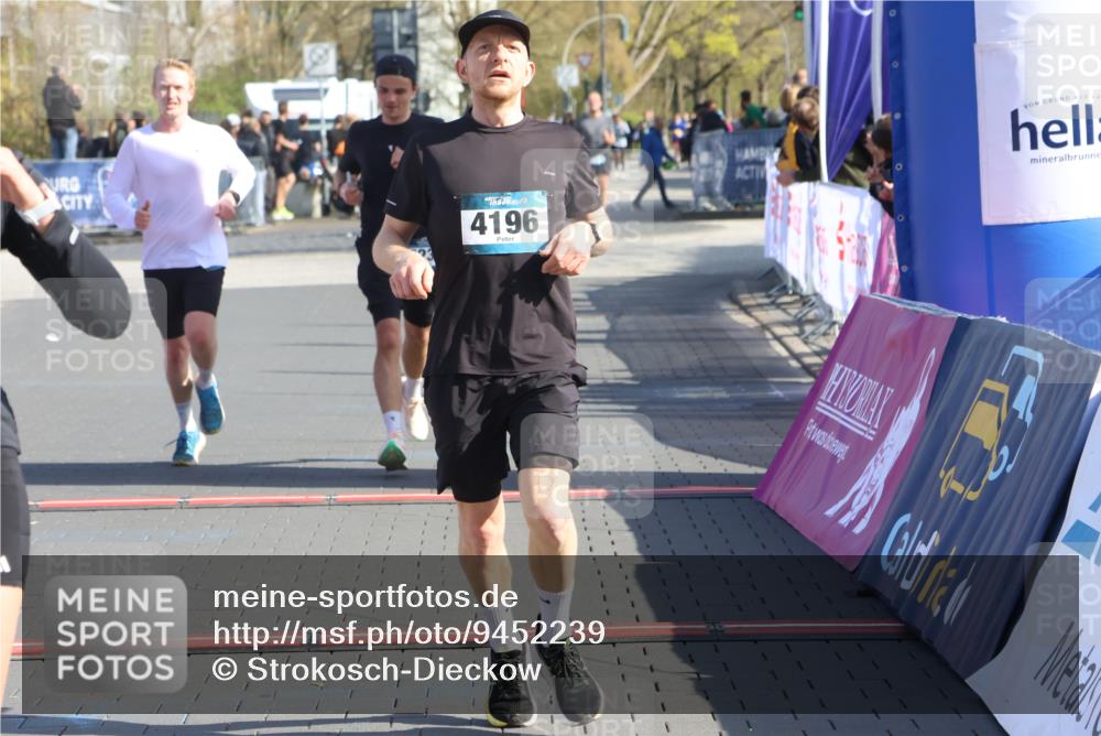 12.04.2026 - 45. Internationalen Wilhelmsburger Insellauf Strokosch-Dieckow http://msf.ph/oto/9452239 12.04.2026 10:34:17 Ziel 2504, 4196, 5238, 5239, 5294 meine-sportfotos.de