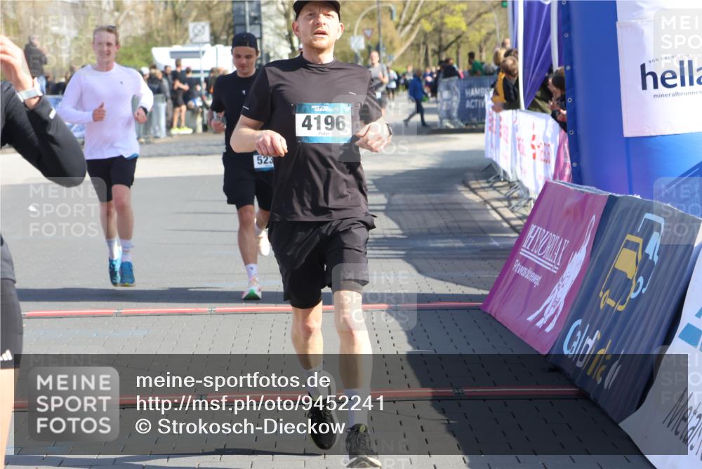 12.04.2026 - 45. Internationalen Wilhelmsburger Insellauf Strokosch-Dieckow http://msf.ph/oto/9452241 12.04.2026 10:34:17 Ziel 2504, 4196, 5238, 5239, 5294 meine-sportfotos.de
