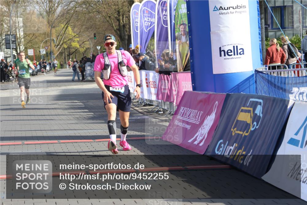 12.04.2026 - 45. Internationalen Wilhelmsburger Insellauf Strokosch-Dieckow http://msf.ph/oto/9452255 12.04.2026 10:22:21 Ziel 3930, 3317, 3771 meine-sportfotos.de