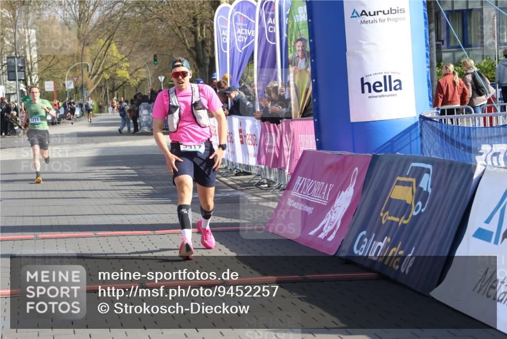 12.04.2026 - 45. Internationalen Wilhelmsburger Insellauf Strokosch-Dieckow http://msf.ph/oto/9452257 12.04.2026 10:22:21 Ziel 3930, 3317, 3771 meine-sportfotos.de