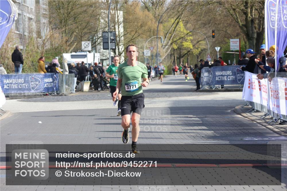 12.04.2026 - 45. Internationalen Wilhelmsburger Insellauf Strokosch-Dieckow http://msf.ph/oto/9452271 12.04.2026 10:22:23 Ziel 3930, 3317, 3771 meine-sportfotos.de