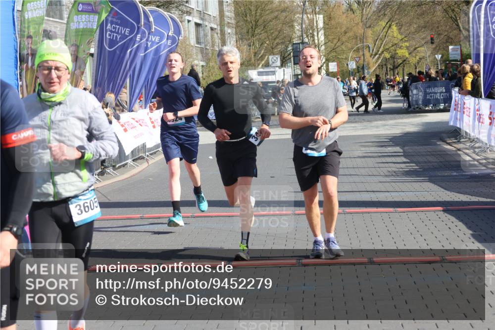 12.04.2026 - 45. Internationalen Wilhelmsburger Insellauf Strokosch-Dieckow http://msf.ph/oto/9452279 12.04.2026 10:34:28 Ziel 3841, 3605, 2547, 3424, 3924 meine-sportfotos.de
