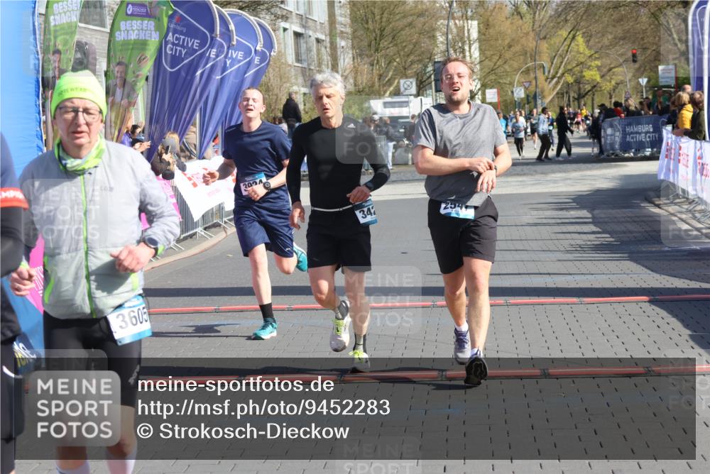 12.04.2026 - 45. Internationalen Wilhelmsburger Insellauf Strokosch-Dieckow http://msf.ph/oto/9452283 12.04.2026 10:34:28 Ziel 3841, 3605, 2547, 3424, 3924 meine-sportfotos.de
