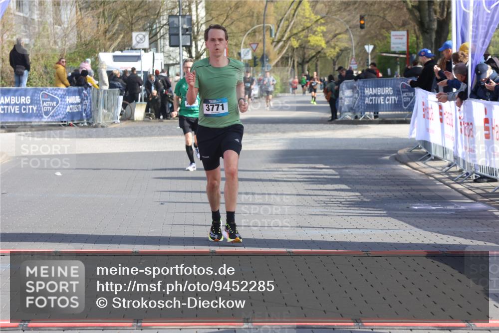 12.04.2026 - 45. Internationalen Wilhelmsburger Insellauf Strokosch-Dieckow http://msf.ph/oto/9452285 12.04.2026 10:22:23 Ziel 3930, 3317, 3771 meine-sportfotos.de