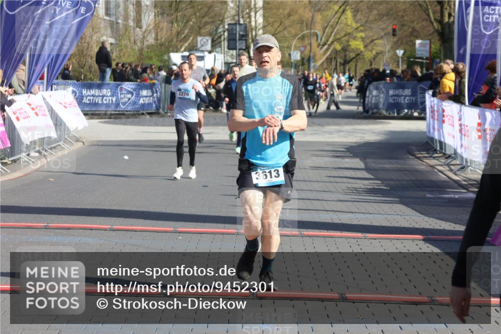 12.04.2026 - 45. Internationalen Wilhelmsburger Insellauf Strokosch-Dieckow http://msf.ph/oto/9452301 12.04.2026 10:34:43 Ziel 3613, 2270 meine-sportfotos.de