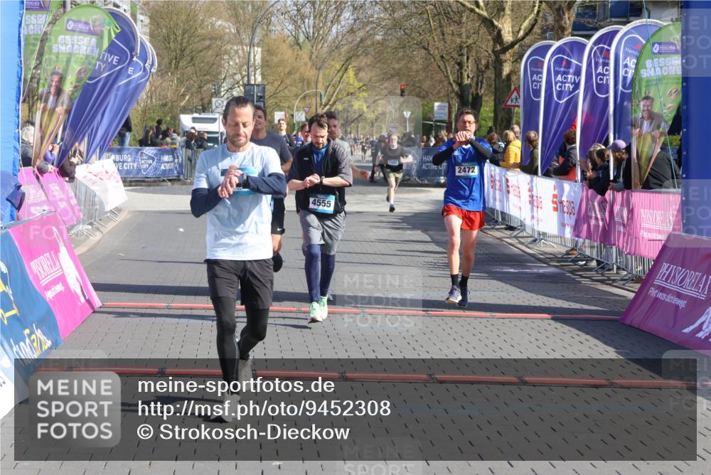 12.04.2026 - 45. Internationalen Wilhelmsburger Insellauf Strokosch-Dieckow http://msf.ph/oto/9452308 12.04.2026 10:34:48 Ziel 2270, 4555, 2472, 2559, 3636, 3929 meine-sportfotos.de