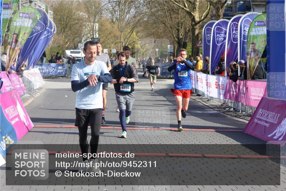 12.04.2026 - 45. Internationalen Wilhelmsburger Insellauf Strokosch-Dieckow http://msf.ph/oto/9452311 12.04.2026 10:34:48 Ziel 2270, 4555, 2472, 2559, 3636, 3929 meine-sportfotos.de