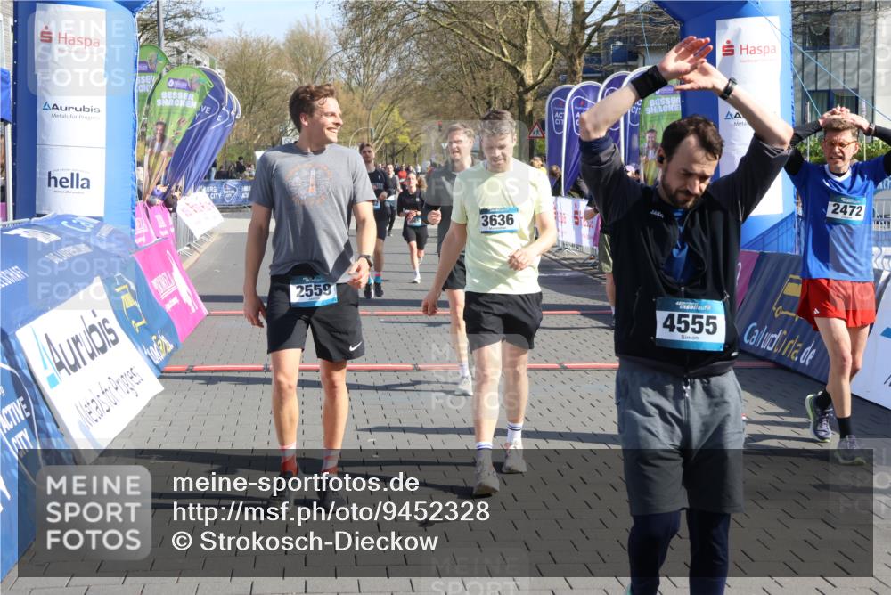 12.04.2026 - 45. Internationalen Wilhelmsburger Insellauf Strokosch-Dieckow http://msf.ph/oto/9452328 12.04.2026 10:34:52 Ziel 4555, 2472, 2559, 3636, 3929, 5480, 3042, 3065 meine-sportfotos.de