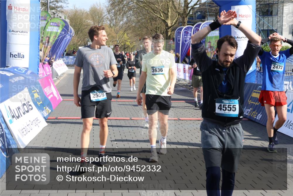12.04.2026 - 45. Internationalen Wilhelmsburger Insellauf Strokosch-Dieckow http://msf.ph/oto/9452332 12.04.2026 10:34:53 Ziel 4555, 2472, 2559, 3636, 3929, 5480, 3042, 3065 meine-sportfotos.de