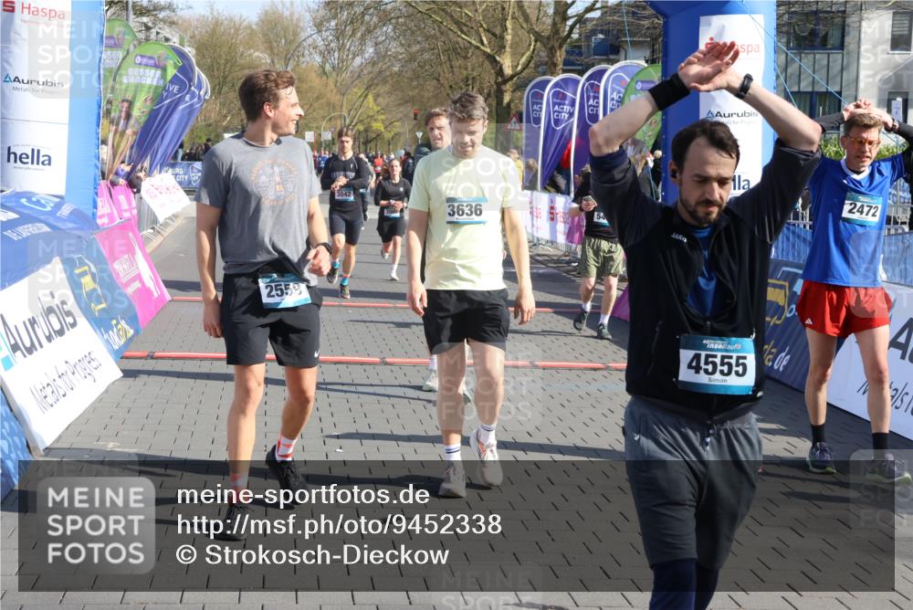 12.04.2026 - 45. Internationalen Wilhelmsburger Insellauf Strokosch-Dieckow http://msf.ph/oto/9452338 12.04.2026 10:34:53 Ziel 4555, 2472, 2559, 3636, 3929, 5480, 3042, 3065 meine-sportfotos.de