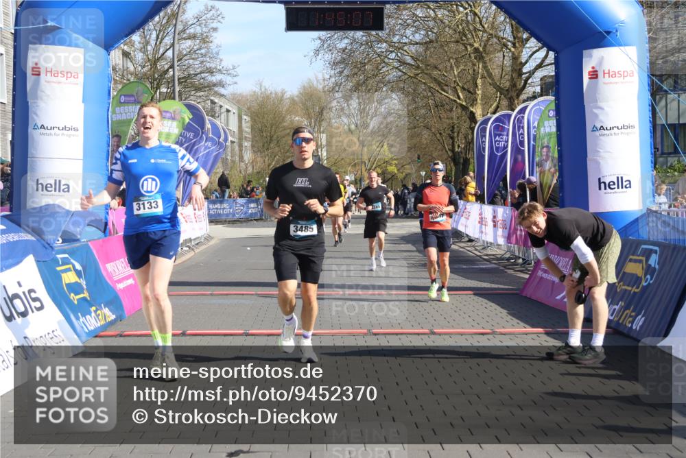 12.04.2026 - 45. Internationalen Wilhelmsburger Insellauf Strokosch-Dieckow http://msf.ph/oto/9452370 12.04.2026 10:35:05 Ziel 3485, 3133, 4807, 3385 meine-sportfotos.de