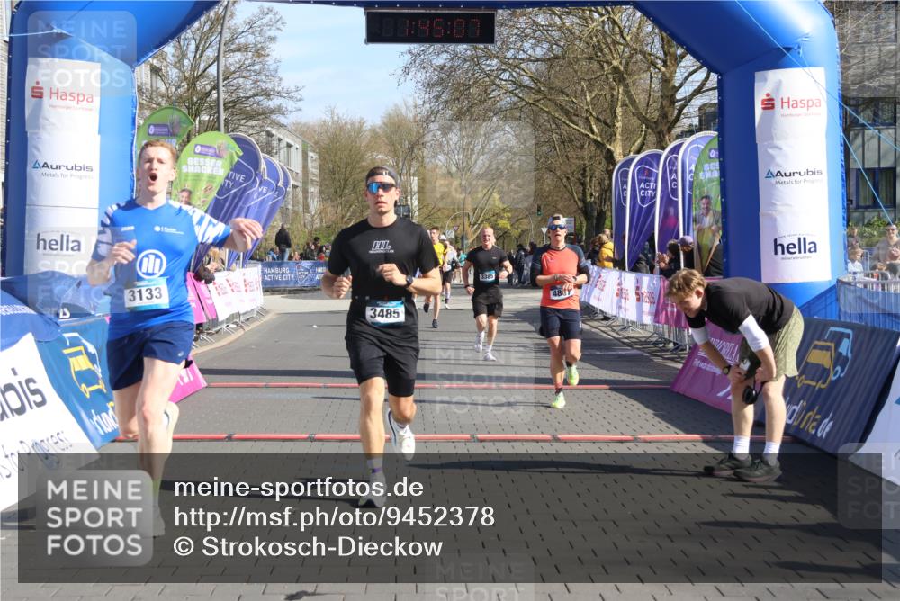 12.04.2026 - 45. Internationalen Wilhelmsburger Insellauf Strokosch-Dieckow http://msf.ph/oto/9452378 12.04.2026 10:35:05 Ziel 3485, 3133, 4807, 3385 meine-sportfotos.de