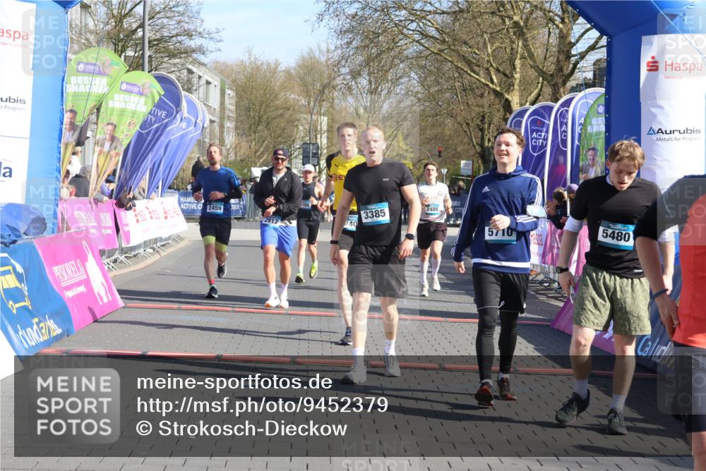 12.04.2026 - 45. Internationalen Wilhelmsburger Insellauf Strokosch-Dieckow http://msf.ph/oto/9452379 12.04.2026 10:35:10 Ziel 4807, 3385, 2402, 2917, 2459, 2488, 2482, 4108 meine-sportfotos.de
