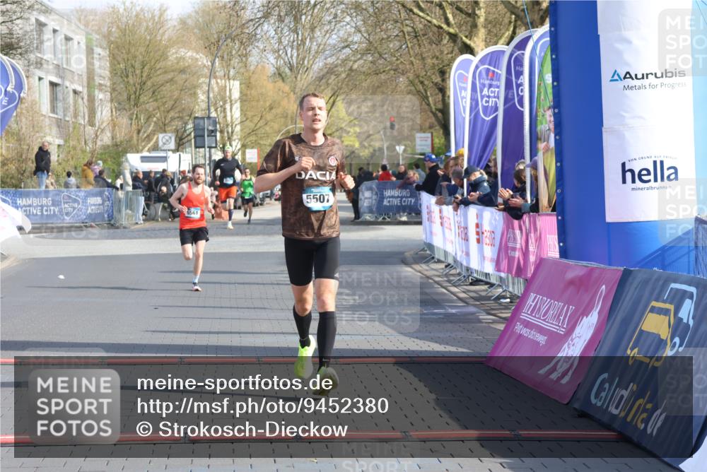 12.04.2026 - 45. Internationalen Wilhelmsburger Insellauf Strokosch-Dieckow http://msf.ph/oto/9452380 12.04.2026 10:22:51 Ziel 5507, 5561 meine-sportfotos.de