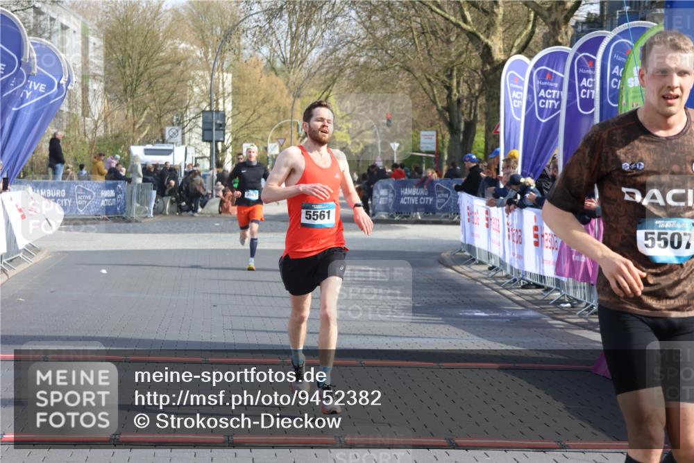 12.04.2026 - 45. Internationalen Wilhelmsburger Insellauf Strokosch-Dieckow http://msf.ph/oto/9452382 12.04.2026 10:22:54 Ziel 5507, 5561 meine-sportfotos.de