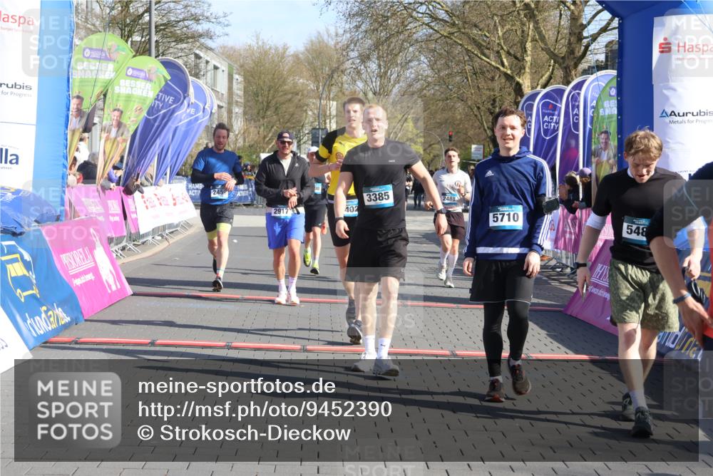 12.04.2026 - 45. Internationalen Wilhelmsburger Insellauf Strokosch-Dieckow http://msf.ph/oto/9452390 12.04.2026 10:35:11 Ziel 3385, 2402, 2917, 2459, 2488, 2482, 4108 meine-sportfotos.de