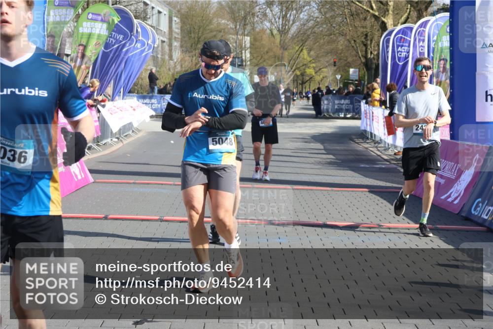 12.04.2026 - 45. Internationalen Wilhelmsburger Insellauf Strokosch-Dieckow http://msf.ph/oto/9452414 12.04.2026 10:35:26 Ziel 5036, 5048, 2423, 2814, 4000, 5551 meine-sportfotos.de
