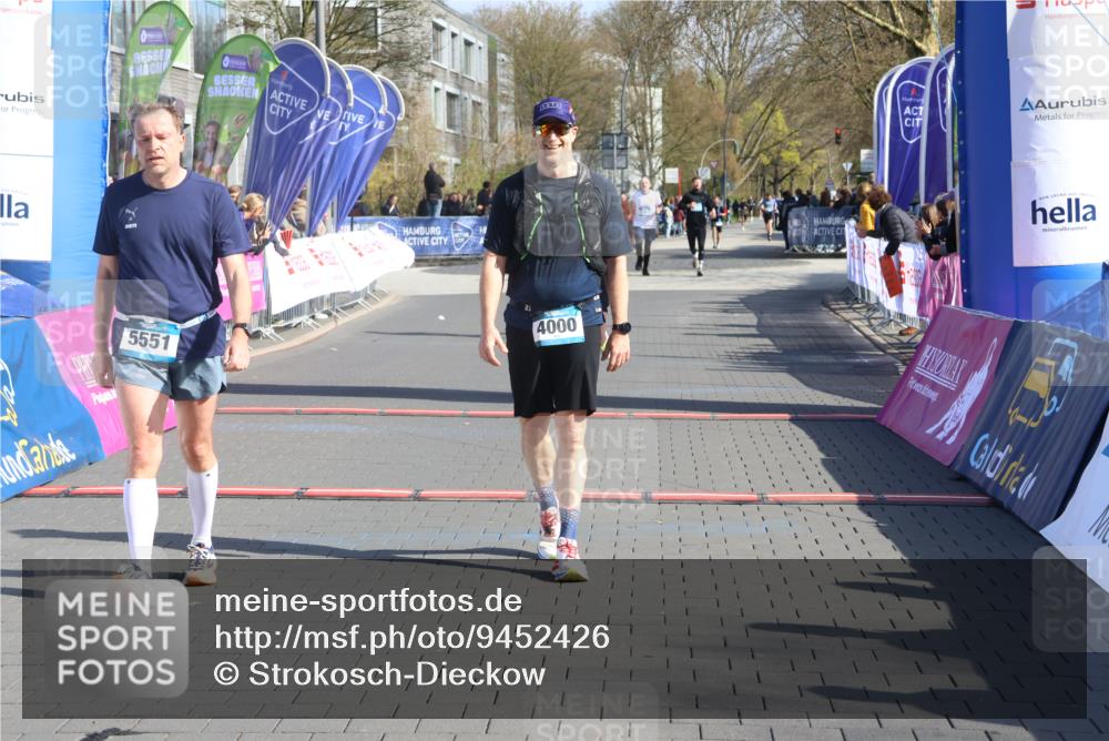 12.04.2026 - 45. Internationalen Wilhelmsburger Insellauf Strokosch-Dieckow http://msf.ph/oto/9452426 12.04.2026 10:35:31 Ziel 4000, 5551, 4109 meine-sportfotos.de