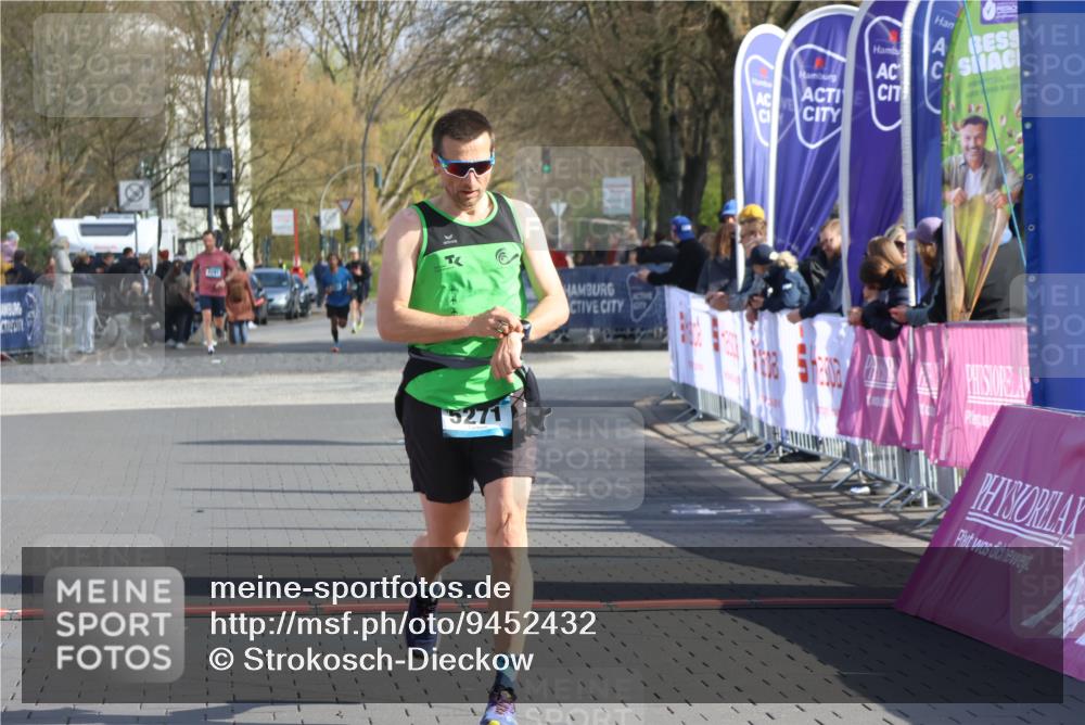 12.04.2026 - 45. Internationalen Wilhelmsburger Insellauf Strokosch-Dieckow http://msf.ph/oto/9452432 12.04.2026 10:23:06 Ziel 5271 meine-sportfotos.de