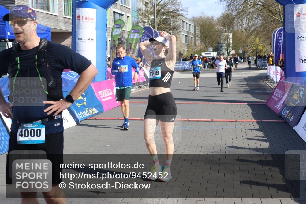 12.04.2026 - 45. Internationalen Wilhelmsburger Insellauf Strokosch-Dieckow http://msf.ph/oto/9452452 12.04.2026 10:35:37 Ziel 4109, 2497, 2583, 3759 meine-sportfotos.de